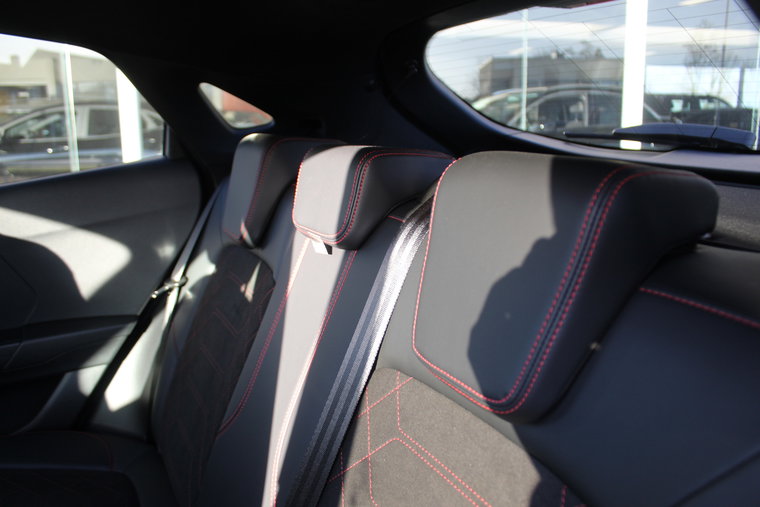 Vehicle Image 32
