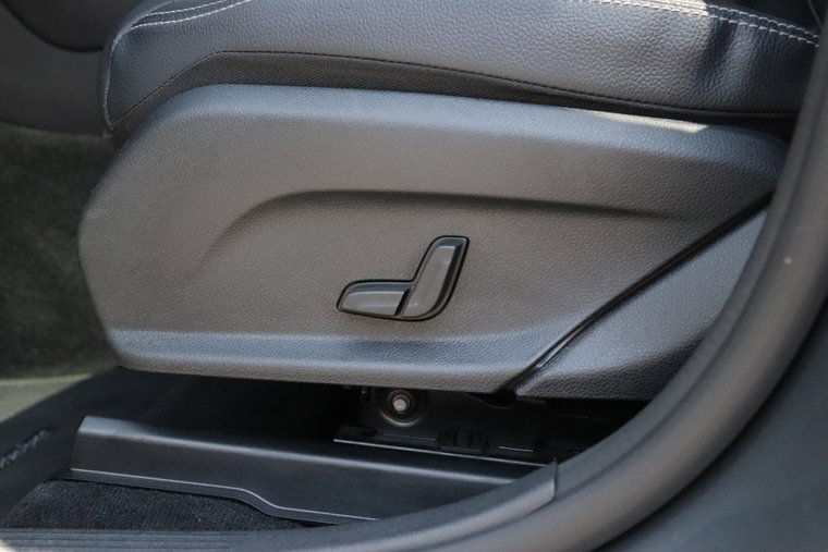 Vehicle Image 17