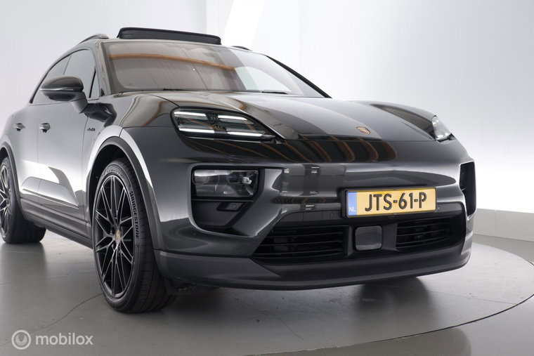 Vehicle Image 35