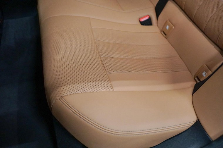 Vehicle Image 33