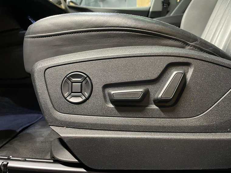 Vehicle Image 38
