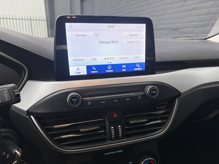 Vehicle Image 25