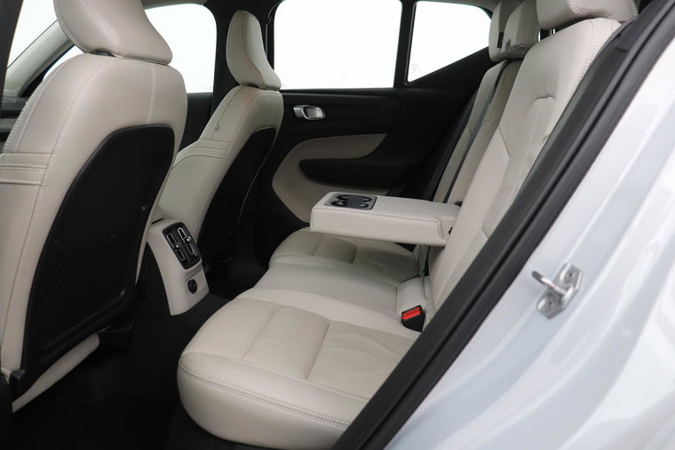 Vehicle Image 37