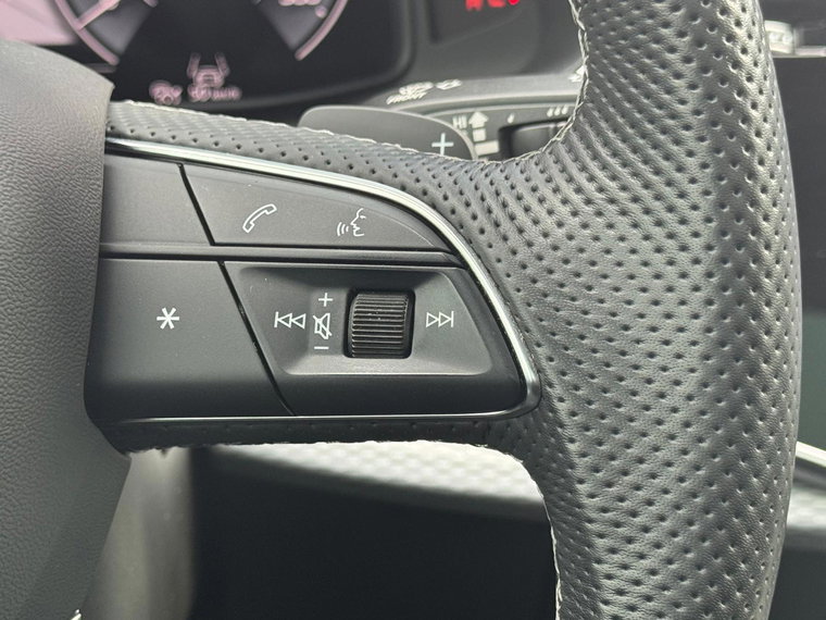 Vehicle Image 24