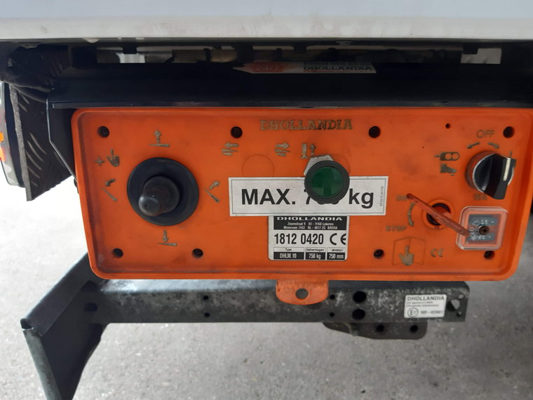 Vehicle Image 25