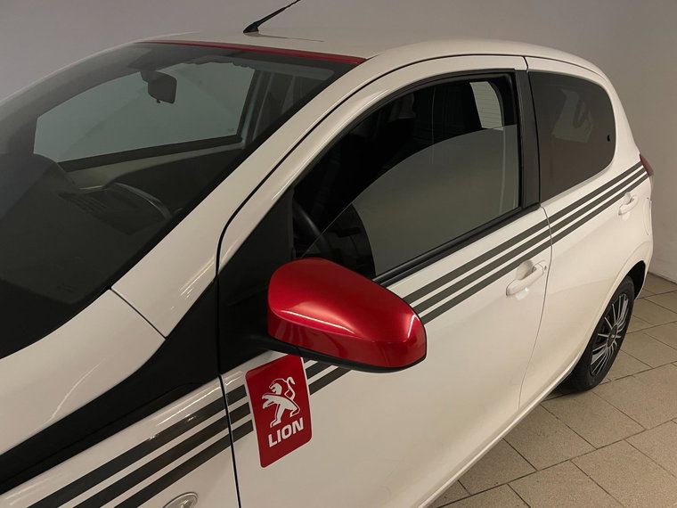 Vehicle Image 12