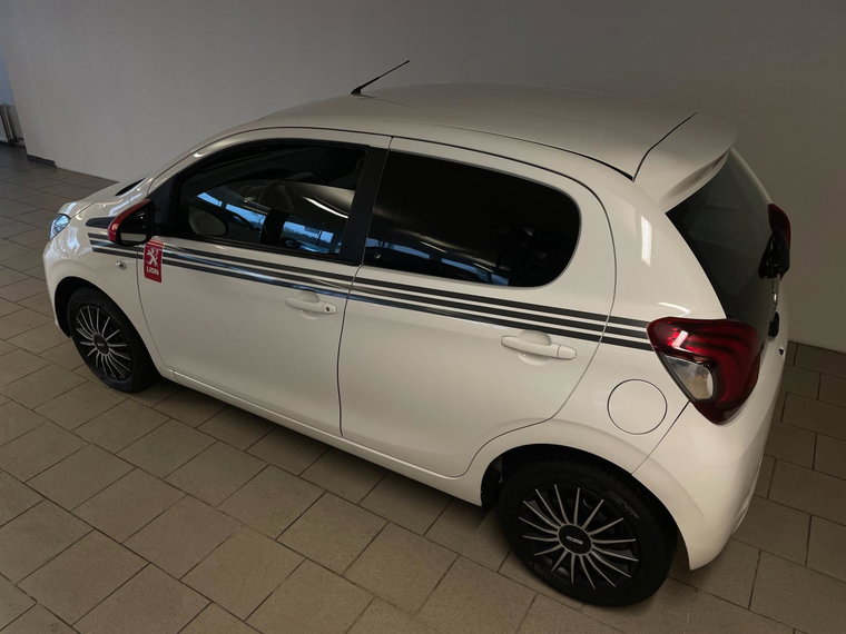 Vehicle Image 4