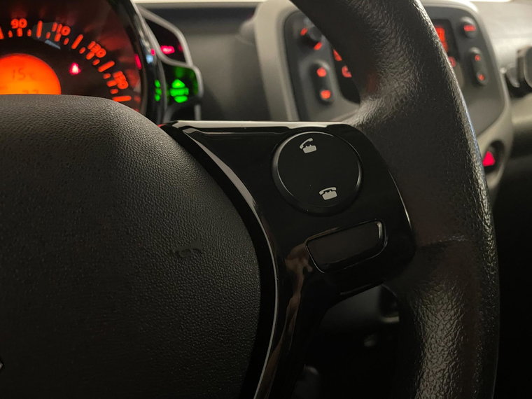 Vehicle Image 25