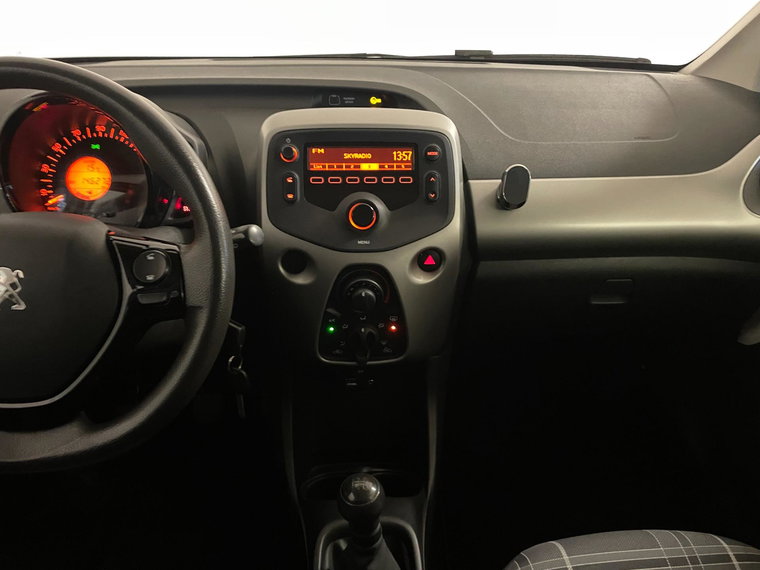 Vehicle Image 28