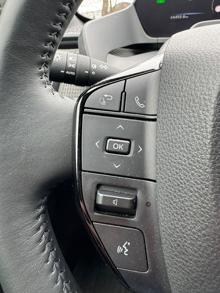 Vehicle Image 32
