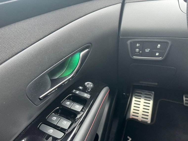 Vehicle Image 23