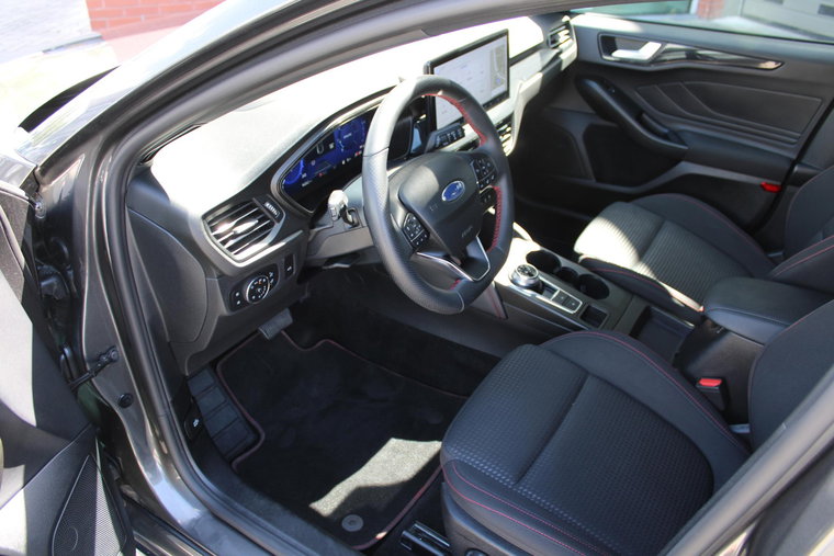 Vehicle Image 13