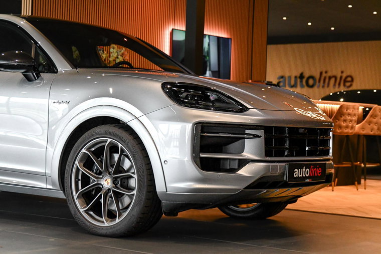 Vehicle Image 8
