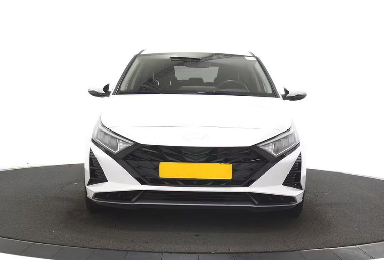 Vehicle Image 12