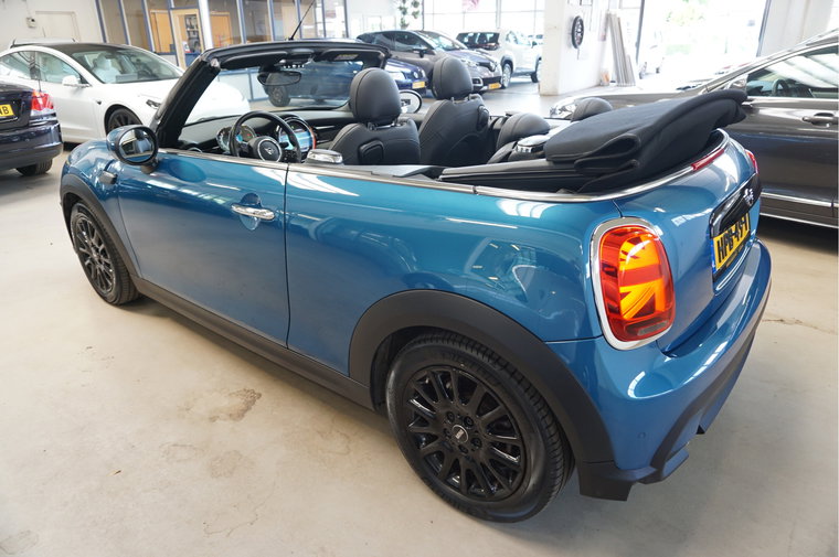 Vehicle Image 32