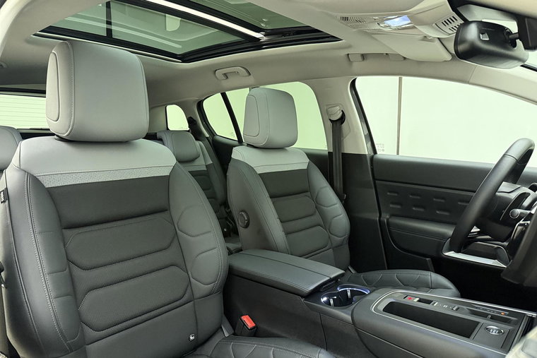 Vehicle Image 14