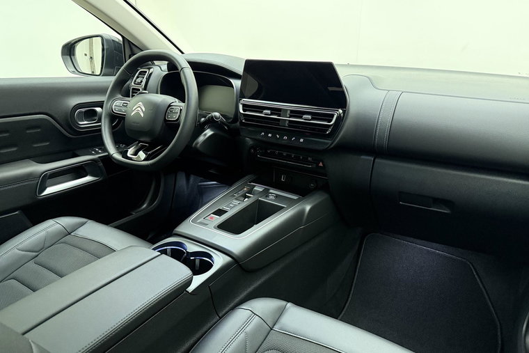 Vehicle Image 16