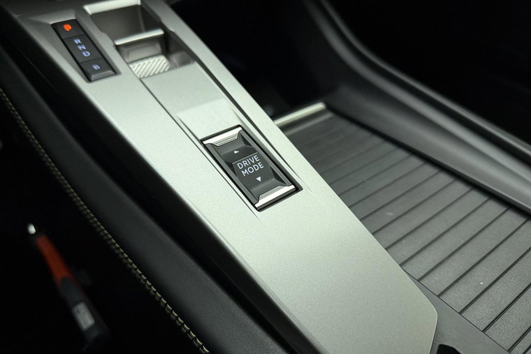 Vehicle Image 32