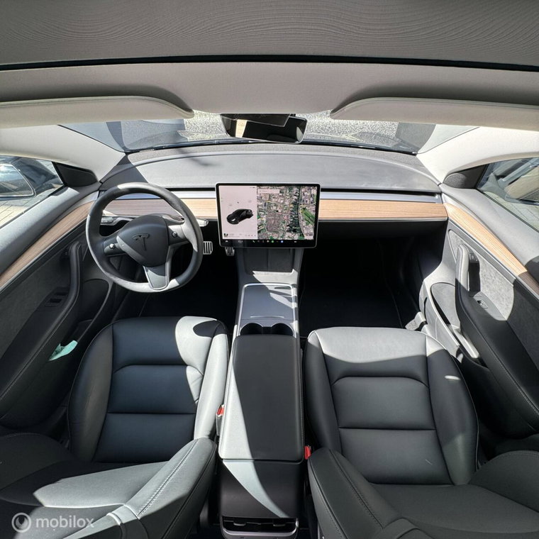 Vehicle Image 11