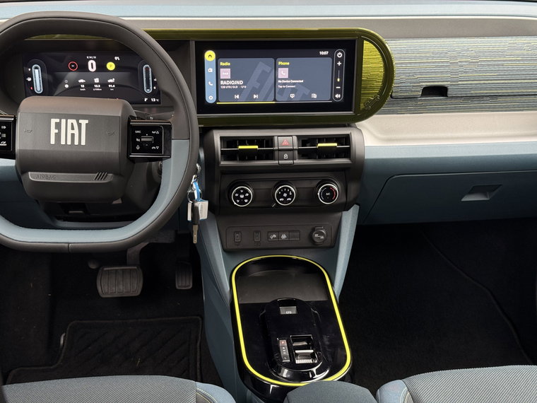 Vehicle Image 25