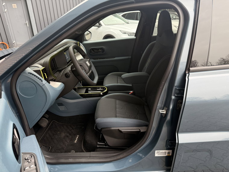 Vehicle Image 37