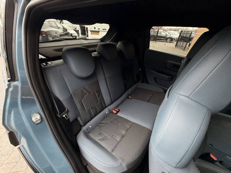 Vehicle Image 42