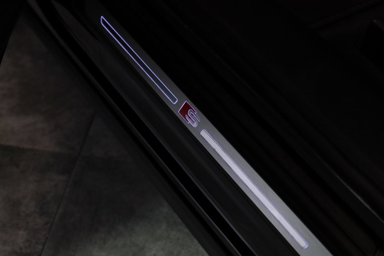Vehicle Image 30