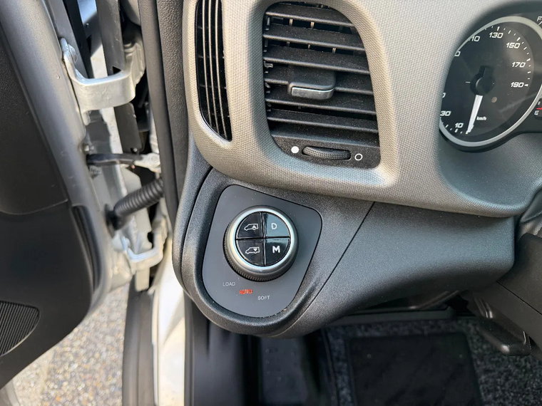 Vehicle Image 17