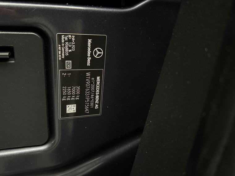 Vehicle Image 25