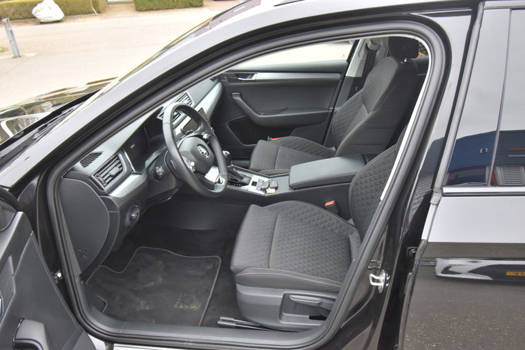Vehicle Image 23