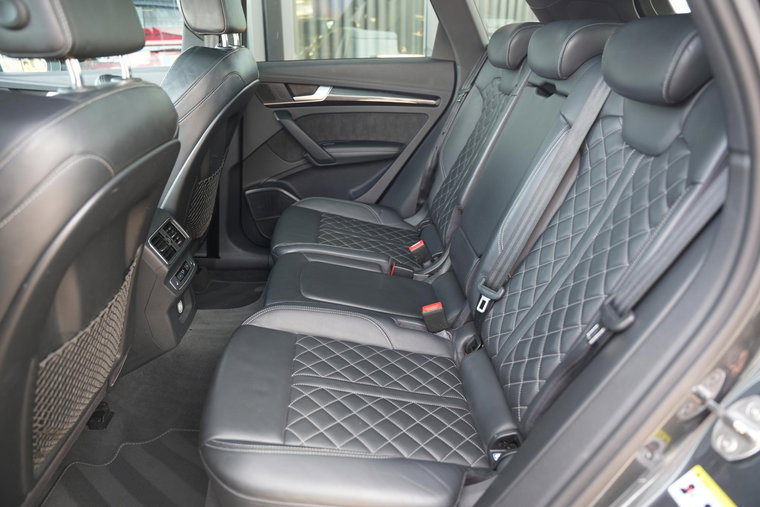 Vehicle Image 21