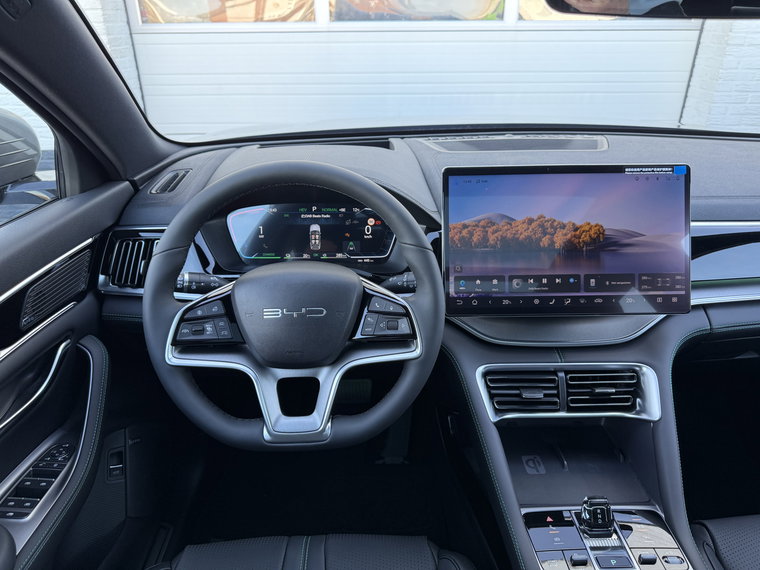 Vehicle Image 9