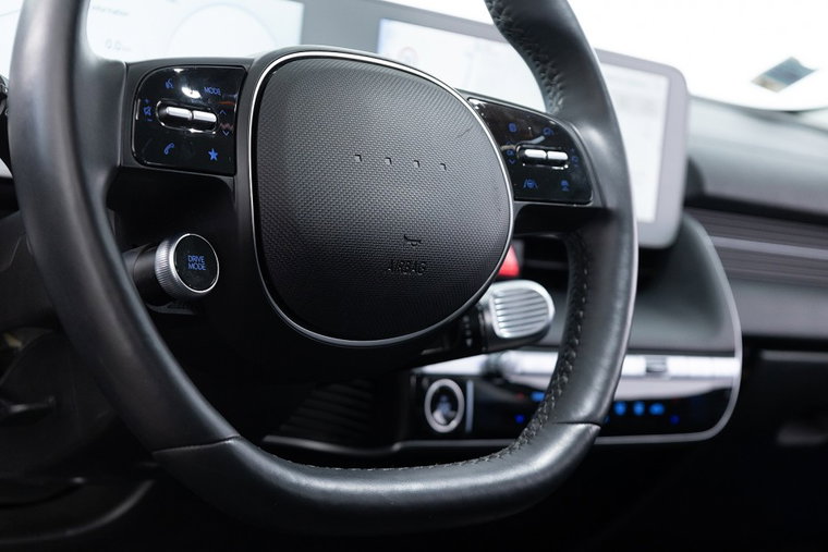 Vehicle Image 13