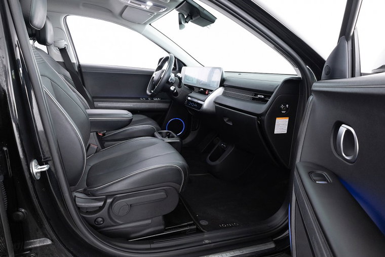 Vehicle Image 9