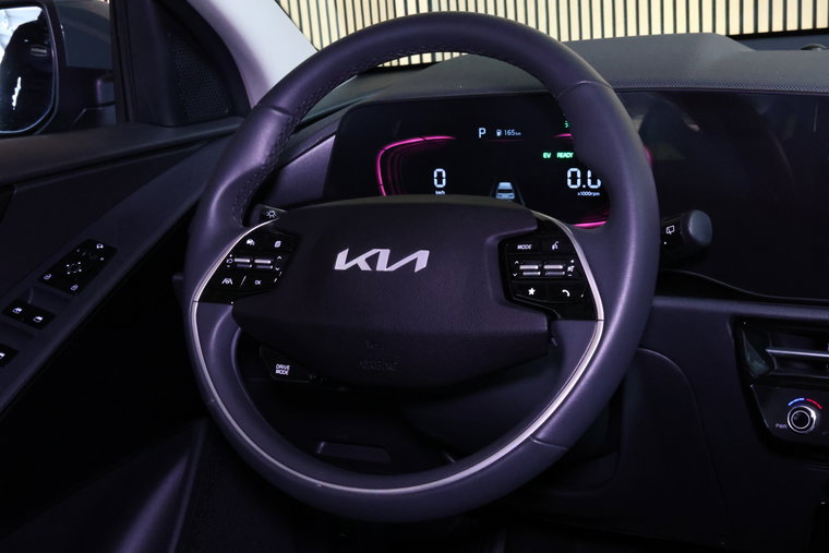 Vehicle Image 28
