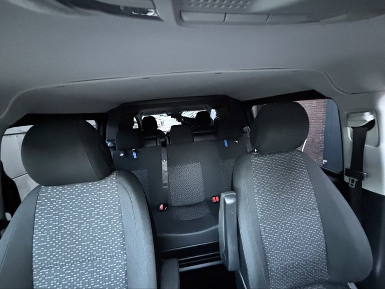 Vehicle Image 21
