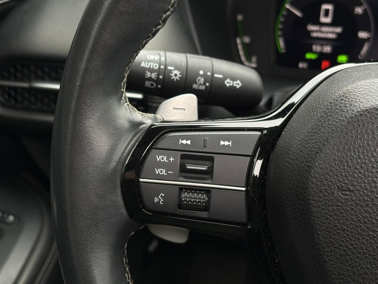 Vehicle Image 25