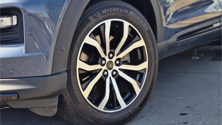 Vehicle Image 4