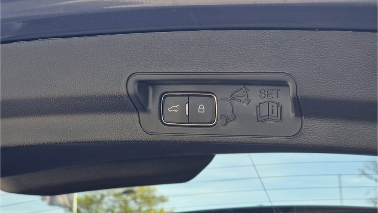 Vehicle Image 34