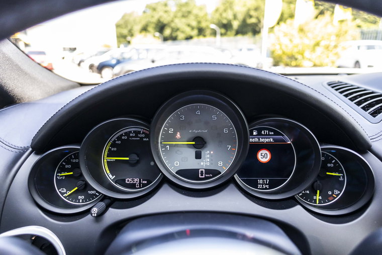 Vehicle Image 25