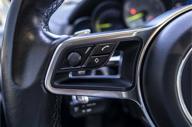 Vehicle Image 32
