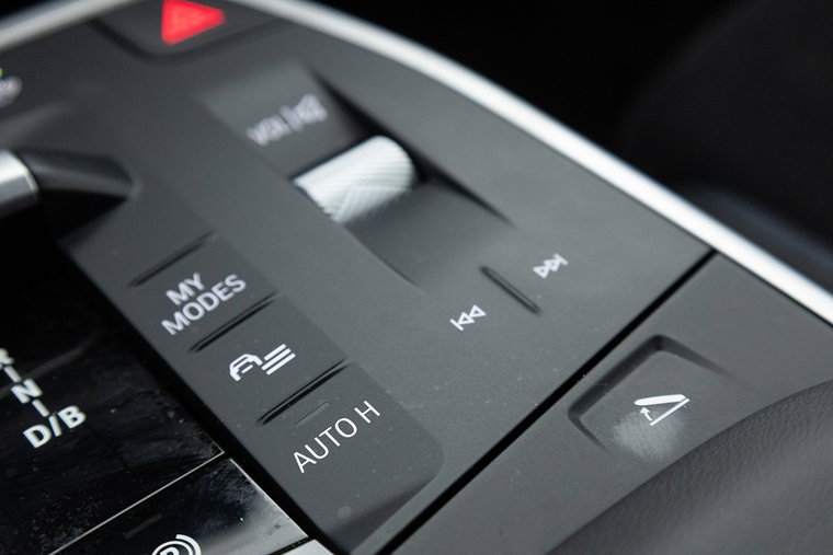Vehicle Image 32