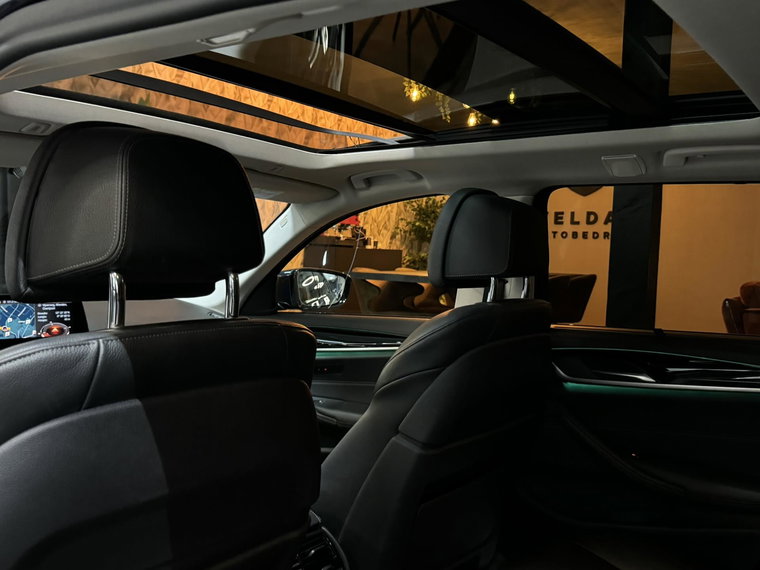 Vehicle Image 35