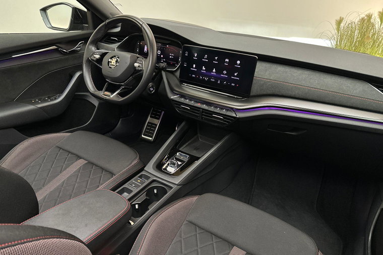Vehicle Image 15