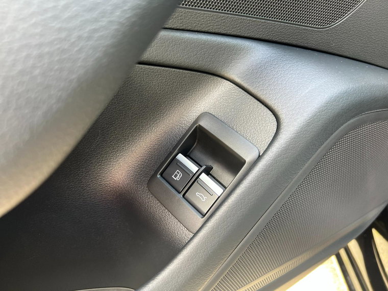 Vehicle Image 29