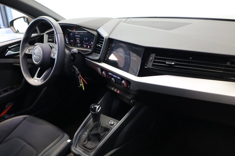 Vehicle Image 19