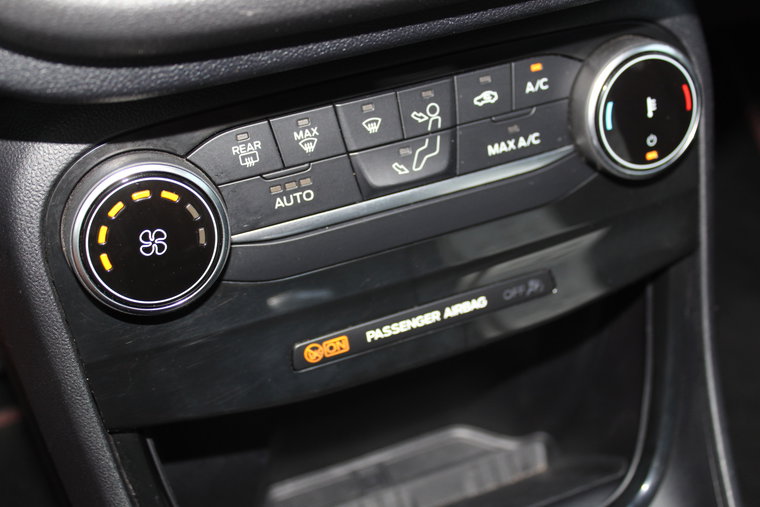 Vehicle Image 32