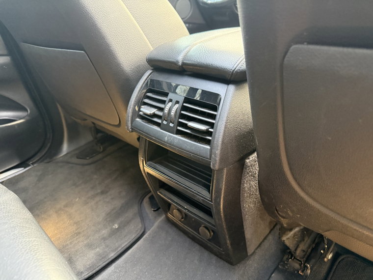 Vehicle Image 52