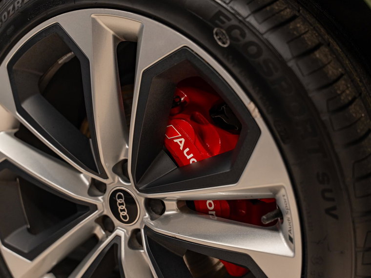 Vehicle Image 13