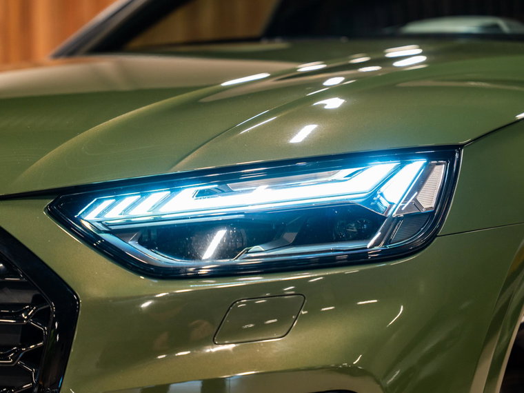 Vehicle Image 9
